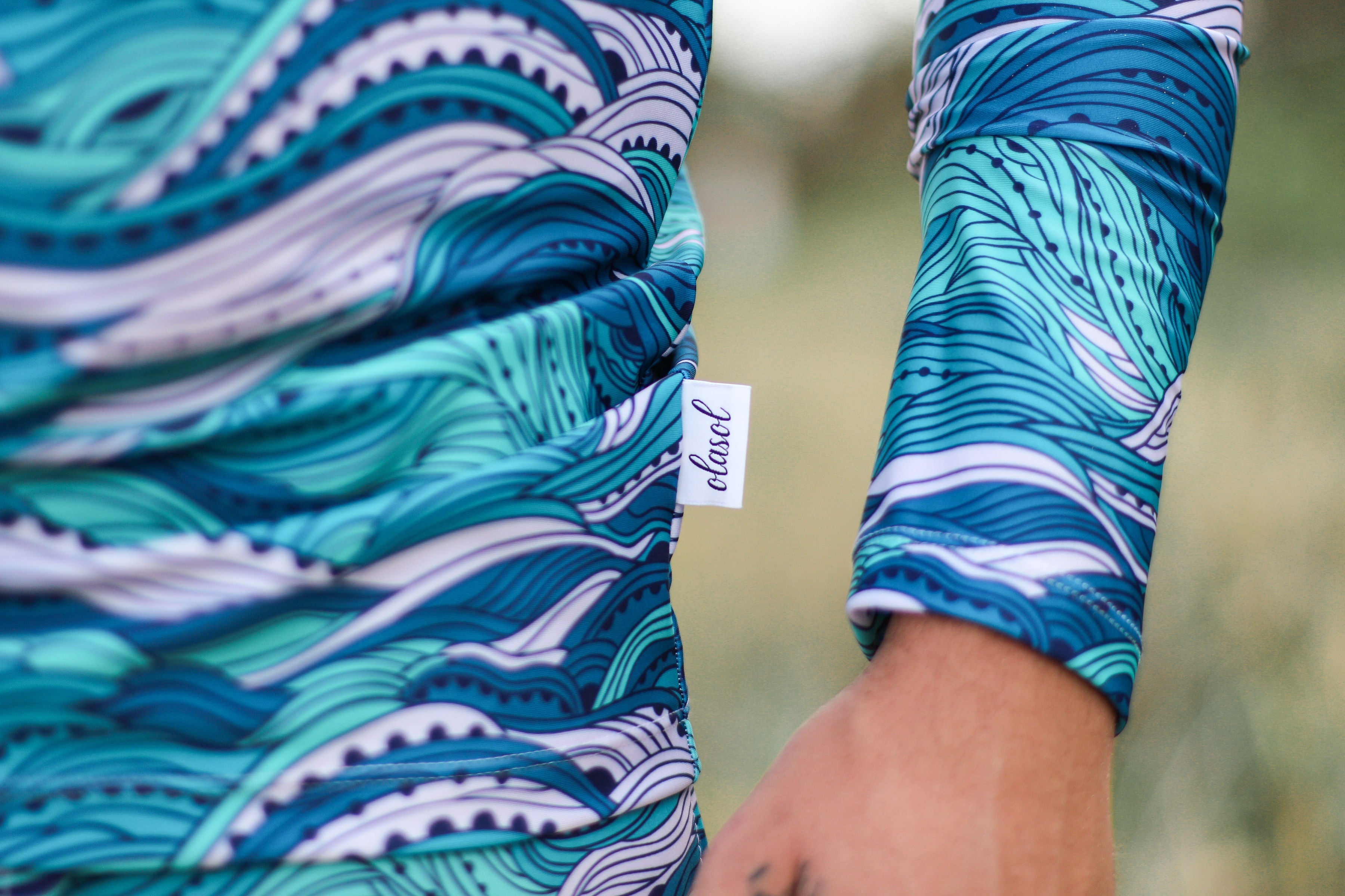 Beach Waves Men's Rashie - Men's Patterned Long Sleeved Sunsmart Sustainable Rashie _ WITH ZIP